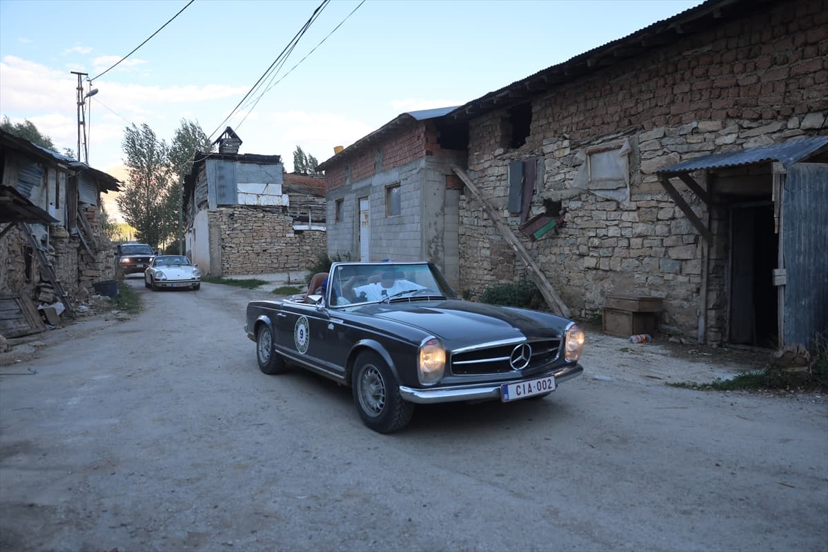 Klasik otomobiller ile Bayburt'a nostaljik yolculuk
