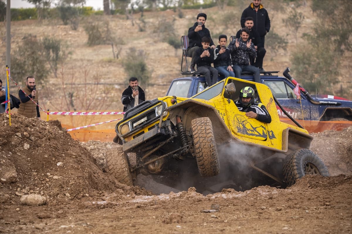 Irak'ta Off-Road rüzgarı: Makinanın doğayla savaşı renkli görüntülere sahne oldu