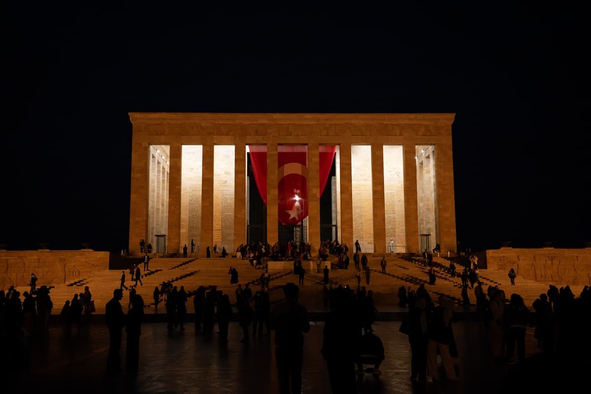 19 Mayıs’ta Anıtkabir’e insan seli: Gece gündüz ziyaret ettiler