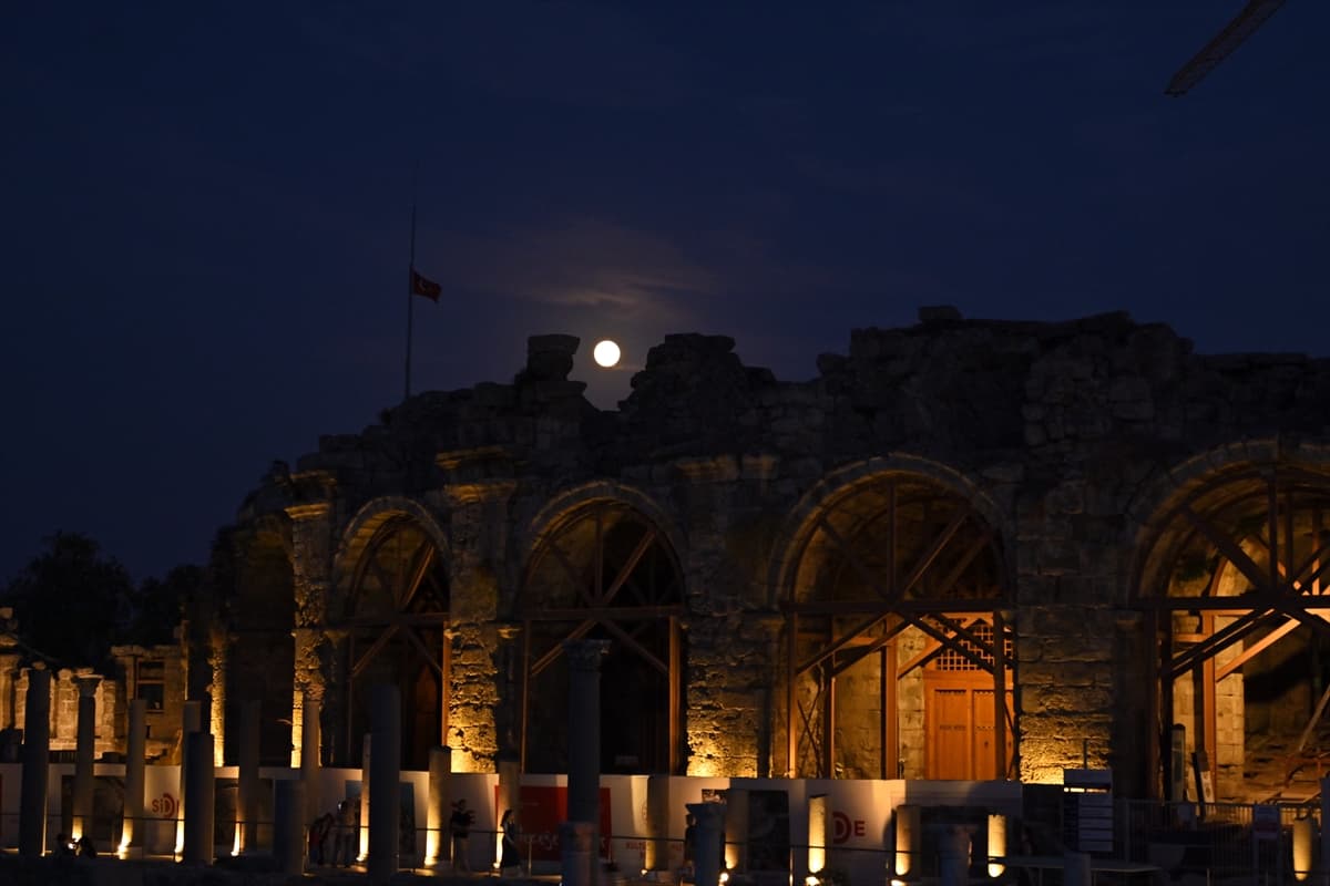 Türkiye'nin farklı şehirlerinde dolunay