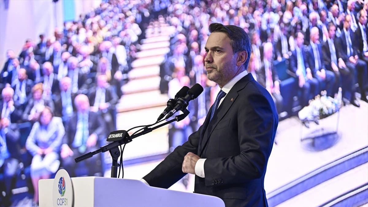 Bakan Bayraktar "altına hücum" benzetmesiyle açıkladı: Dünyada yeni yarış başladı
