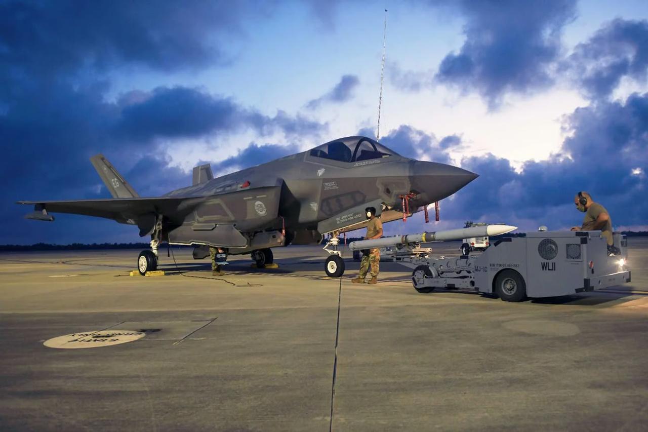 Yunanistan, F-35 filosu için ABD yapımı AIM-120D füzelerini gündeme aldı