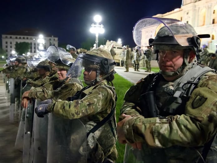 Trump’ın Illinois’e asker gönderme kararına yeşil ışık