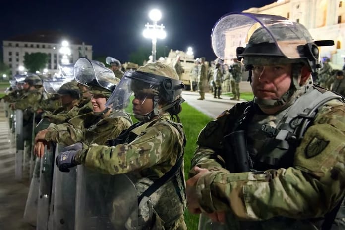 Trump’ın Illinois’e asker gönderme kararına yeşil ışık