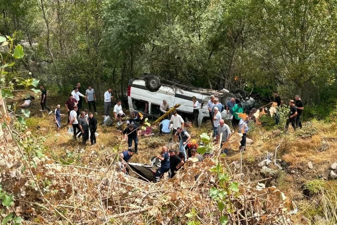 Sivas'ta katliam gibi kaza! 4 kişi hayatını kaybetti, 10 yaralı var 