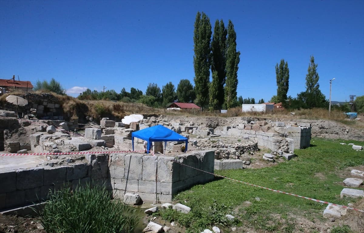 Sebastapolis Antik Kenti gün yüzüne çıkıyor