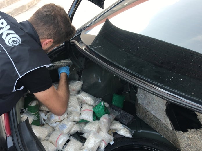 Malatya'da otomobilde büyük uyuşturucu hap operasyonu
