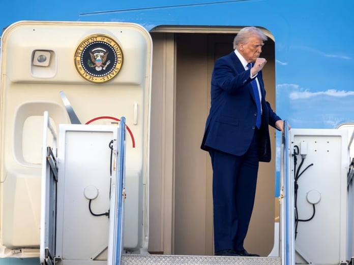 Trump üç büyük ajansın muhabirlerini uçağa almadı