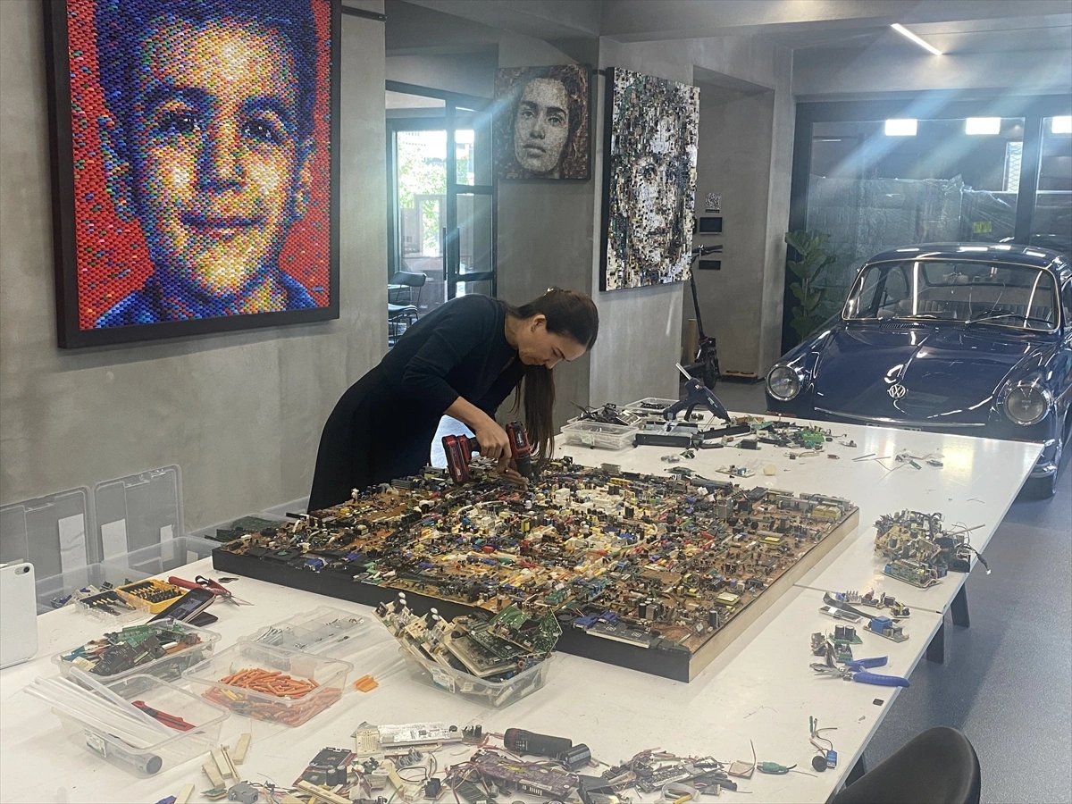 Atık malzemeler sanat eserine dönüşüyor