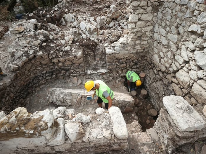Olympos Antik Kenti'nde piskoposa ait hamam yapısı bulundu