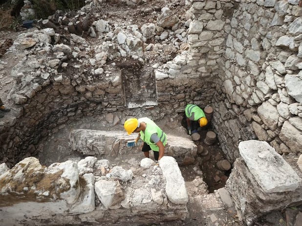 Olympos Antik Kenti'nde piskoposa ait hamam yapısı bulundu