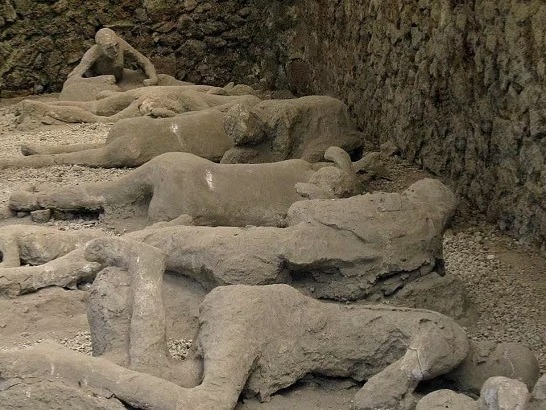 Tarihte Bugün: Vezüv Yanardağı patladı, Pompei küller altında kaldı
