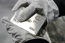 "Fakir adamın altını" 46 yılın rekorunu kırdı: Gümüşün getirisi altını geçti