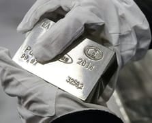 "Fakir adamın altını" 46 yılın rekorunu kırdı: Gümüşün getirisi altını geçti