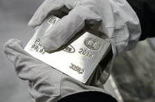 "Fakir adamın altını" 46 yılın rekorunu kırdı: Gümüşün getirisi altını geçti