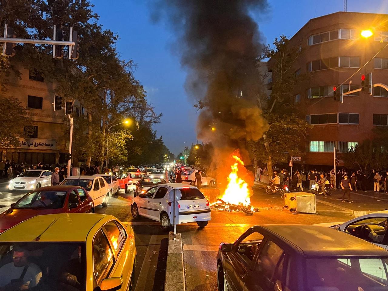 İran protestolarında ölü sayısı 2 bin 677'ye yükseldi