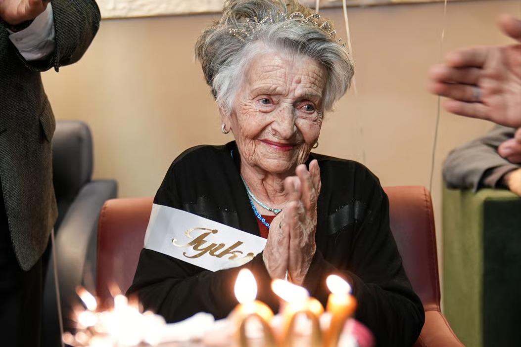 100 yıllık çınarın doğum günü dileği gerçek oldu