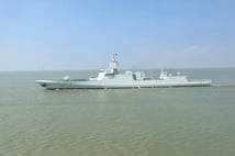 Çin iki yeni Type 055 güdümlü füze destroyerini tanıttı