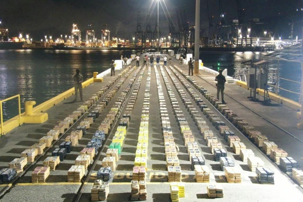 Kolombiya'da büyük çaplı operasyonda 14 ton uyuşturucu ele geçirildi