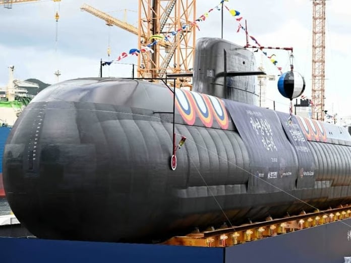 Güney Kore yeni hücum denizaltısını denize indirdi