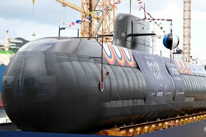 Güney Kore yeni hücum denizaltısını denize indirdi