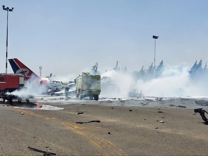 İsrail Sana Havalimanı'na saldırdı: Son uçak vuruldu