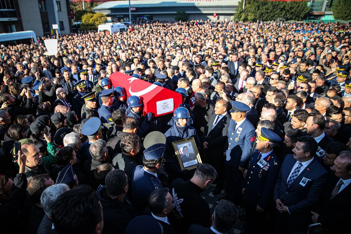 Türkiye için en acı günlerden biri: Şehitler son yolculuğuna uğurlandı