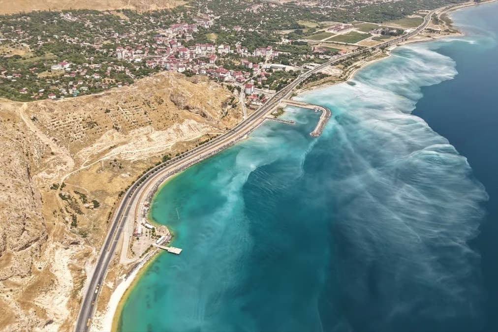 Van Gölü üzerinden oluşan desenler görenleri şaşırttı