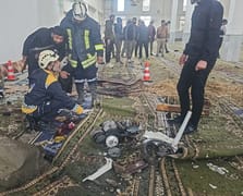 Humus'ta Cuma namazı sırasında camiye bombalı saldırı düzenlendi