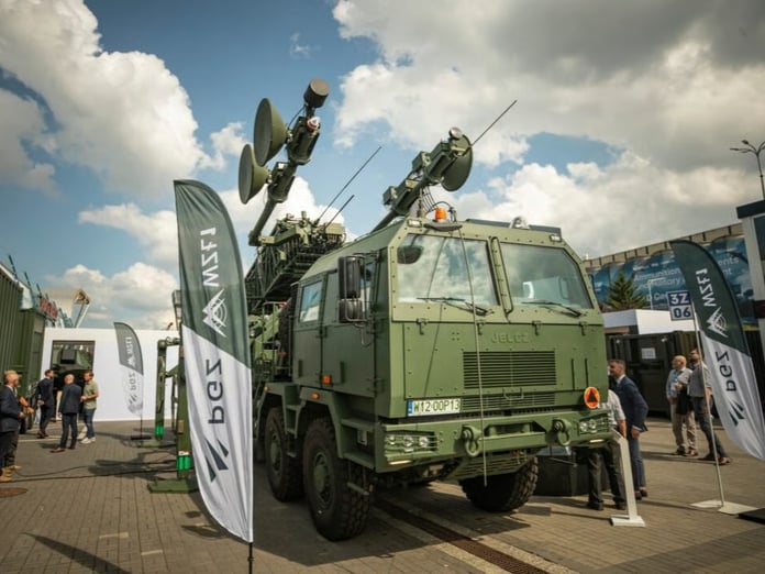 Polonya, 550 milyon dolarlık mobil haberleşme merkezi anlaşması imzaladı
