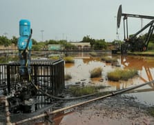 Venezuela parlamentosu yabancılara petrol satışını onayladı