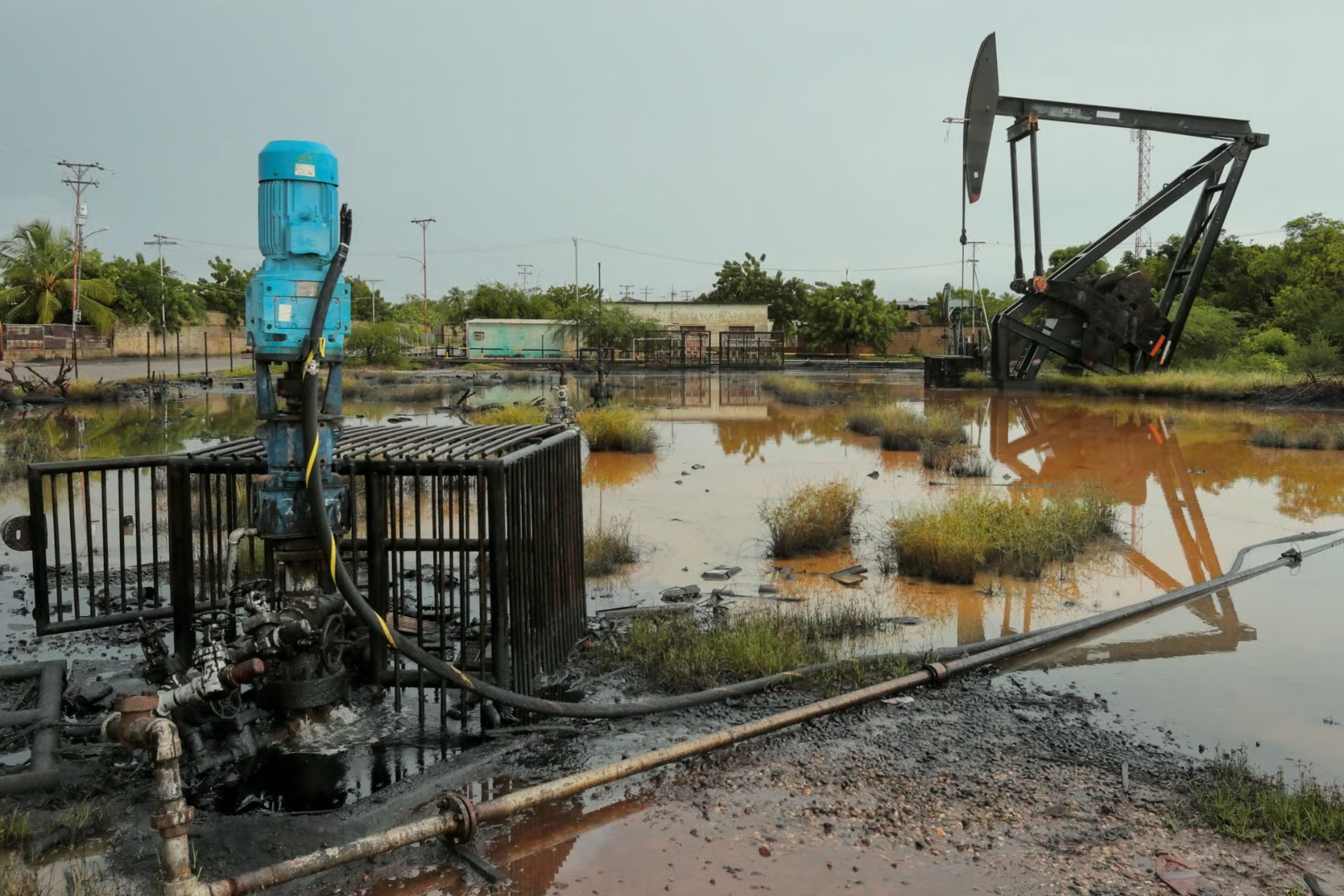 Venezuela parlamentosu yabancılara petrol satışını onayladı