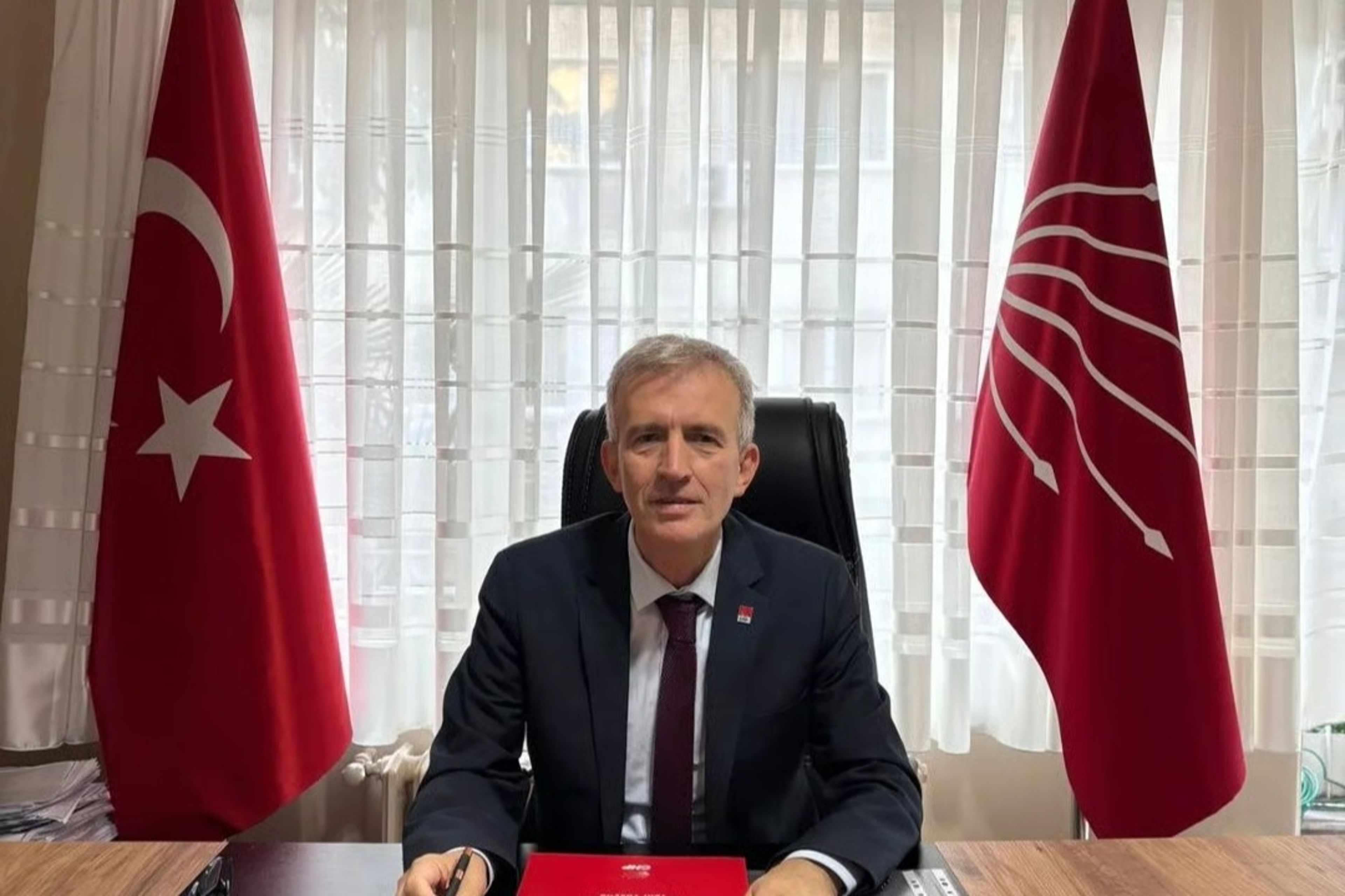 Rüşvet iddialarıyla tedbirli olarak görevden alınan CHP Altıeylül eski İlçe Başkanı Hakan Keskin'den ihraç kararına sert tepki