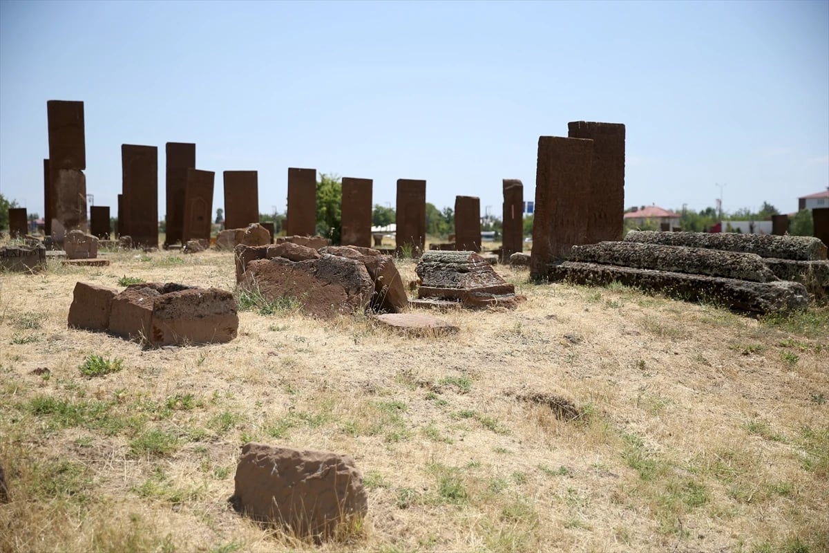 Selçuklu Meydan Mezarlığı'nda yeni keşifler gün yüzüne çıktı