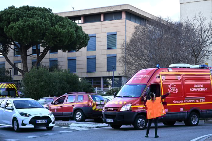 Fransa'da bir öğrenci öğretmenini bıçakladı