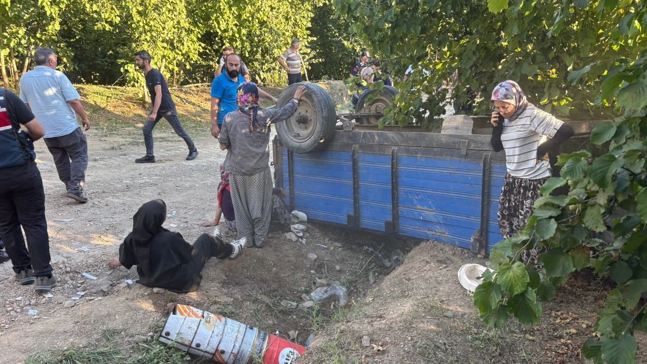 Sakarya'da fındık işçilerini taşıyan traktör devrildi: 18 yaralı