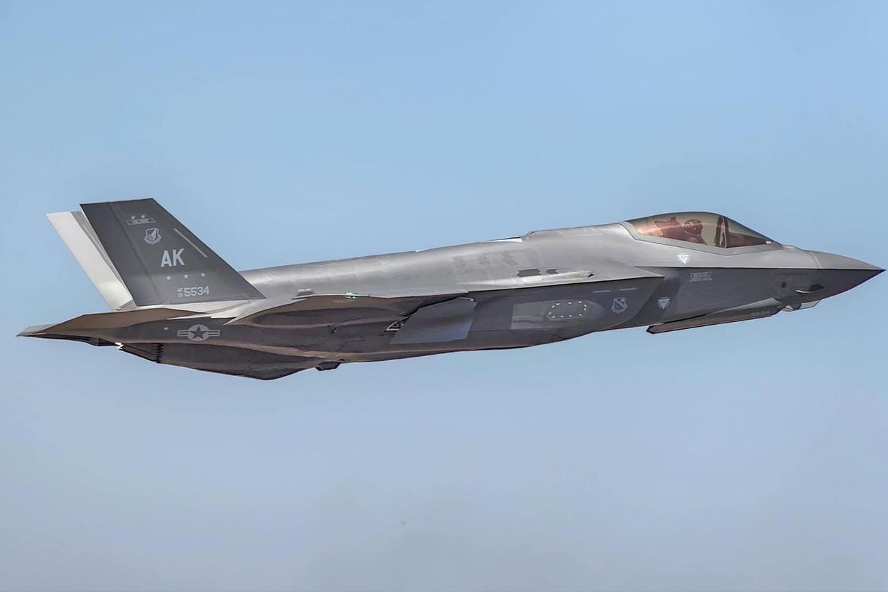 Almanya F-35 siparişini iptal etmeyecek