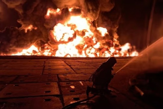 Rus güçleri İzmail Limanı'nda Türk gemisini vurdu