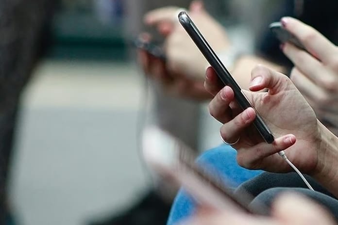 Cep telefonlarına yeni vergi yükü: Bakanlık payı artırıldı