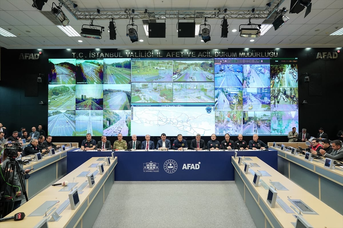 Bakanlar, Ali Yerlikaya, Murat Kurum ve Kemal Memişoğlu, AFAD'da açıklama yaptı. 