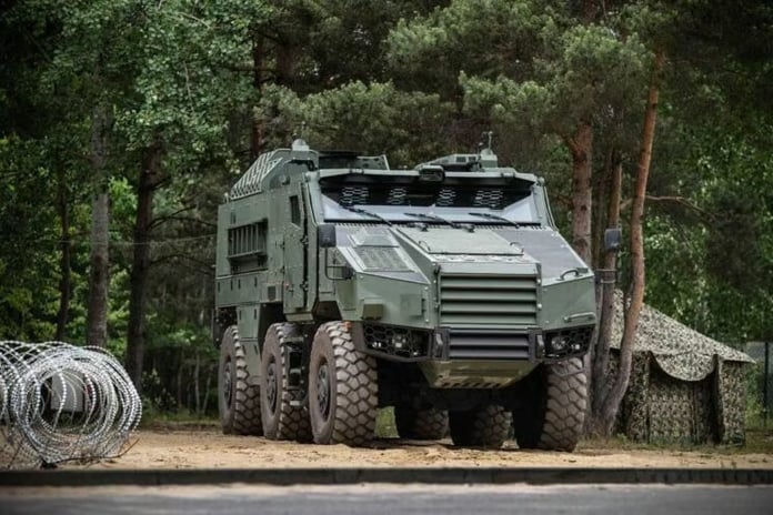 Polonya Heron 6×6 zırhlı aracının seri üretimine başladı