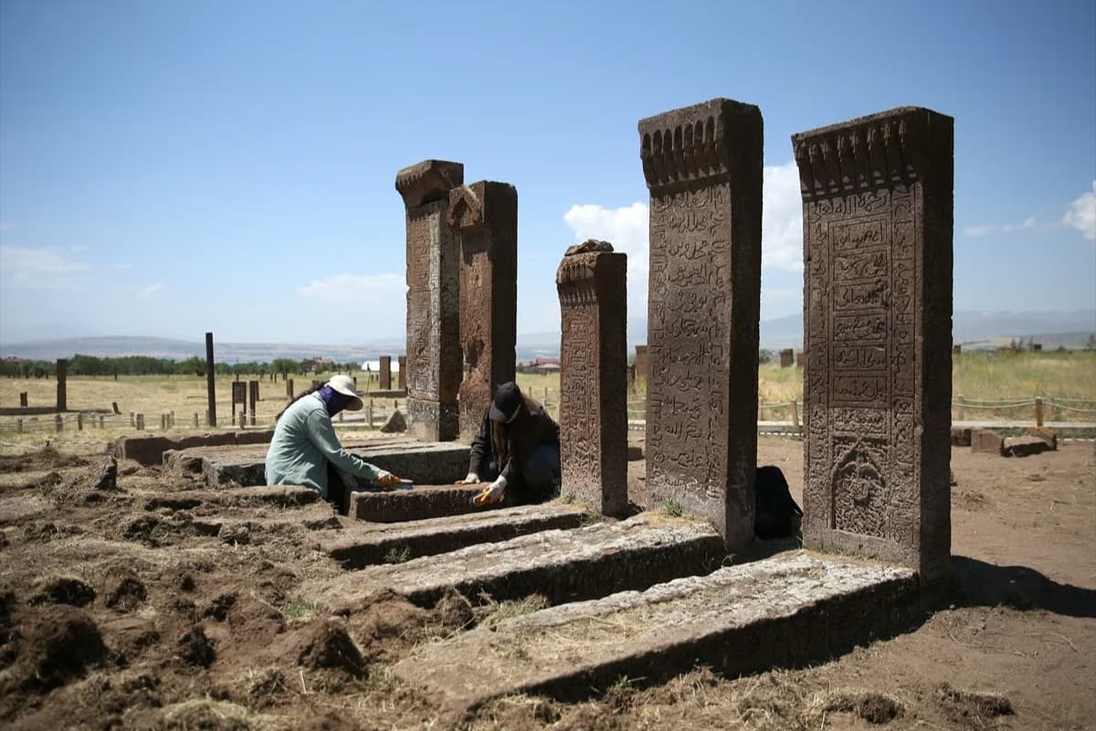 Selçuklu Meydan Mezarlığı'nda yeni keşifler gün yüzüne çıktı
