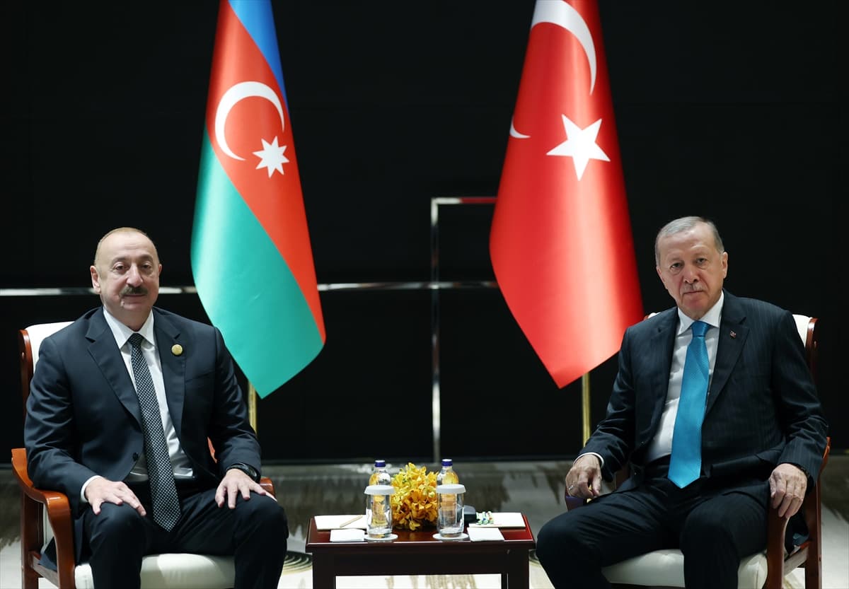 Cumhurbaşkanı Erdoğan ŞİÖ Zirvesi'nde liderlerle görüştü