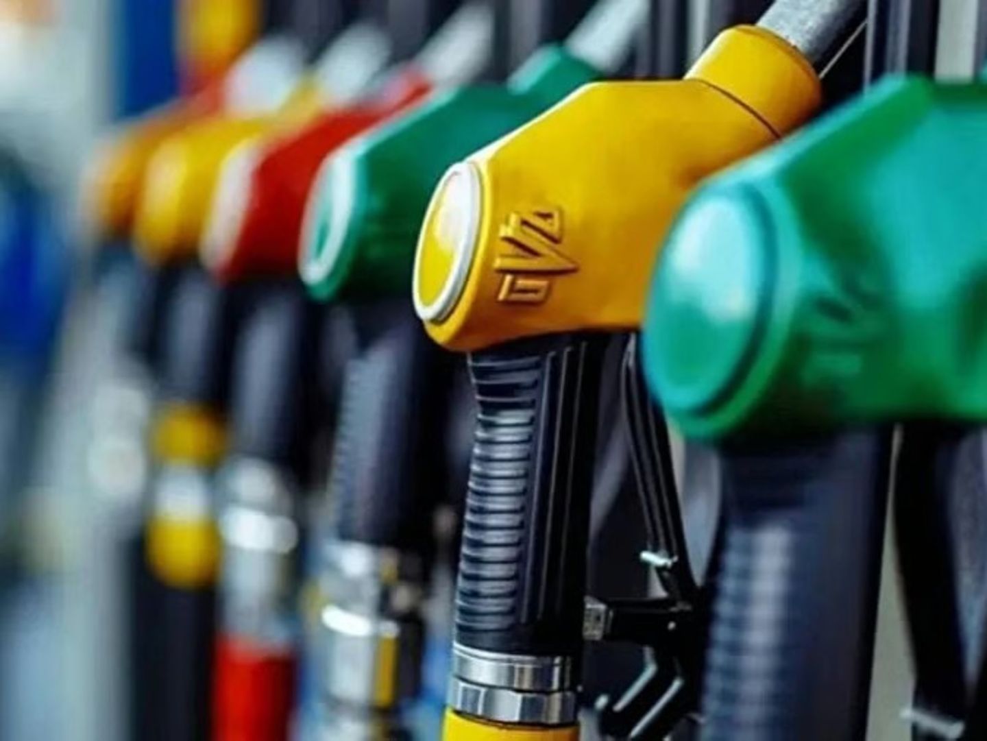 Benzinin ardından motorine zam geliyor