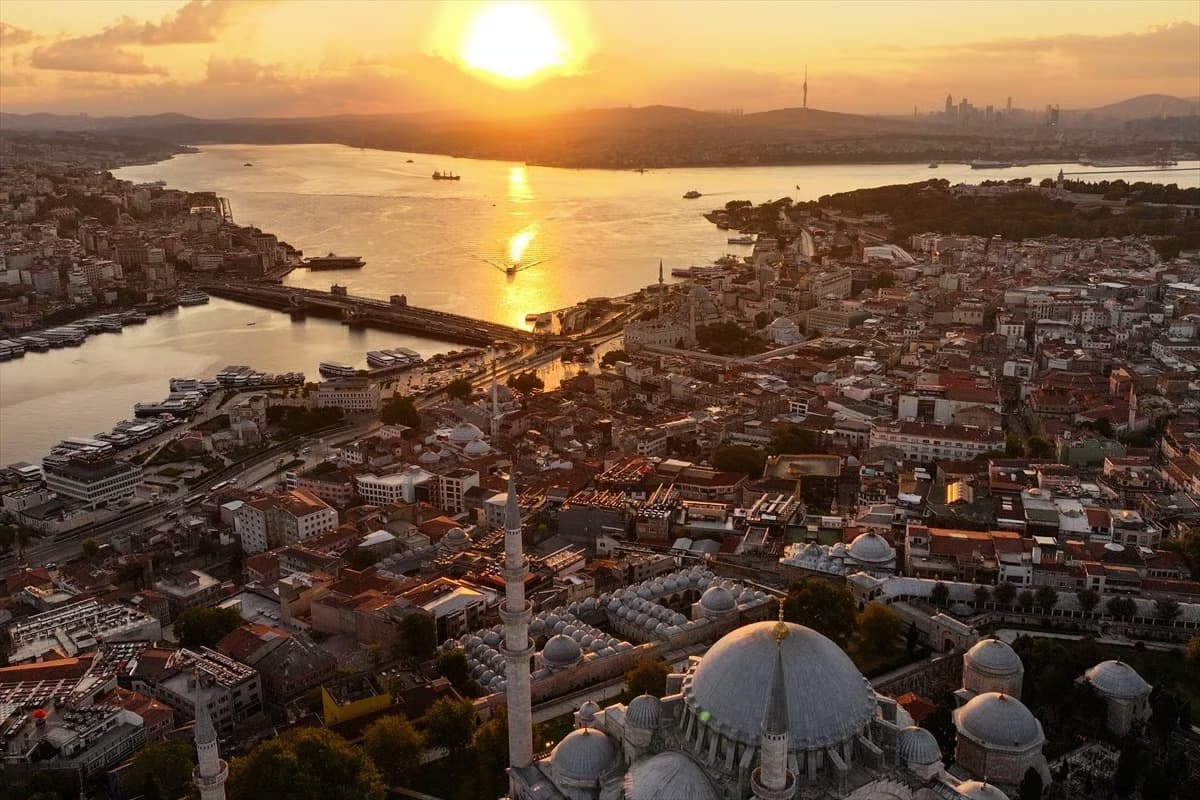İstanbul'da kartpostallık gün doğumu
