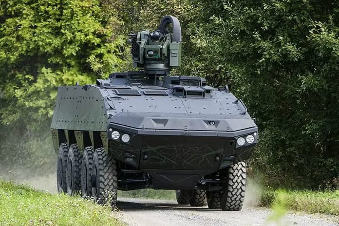 Japon Kara Kuvvetleri ilk Patria AMV XP zırhlısını teslim aldı