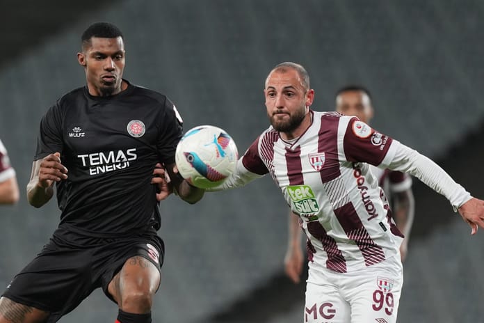 Süper Lig'e son bilet Sakarya'da sahibini buluyor: Fatih Karagümrük ile Bandırmaspor arasında nefes kesen play-off finali