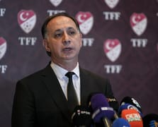 Türk futbolunda yeni dönem başlıyor, MHK Başkanı açıkladı: Hakemlere yaka kamerası, VAR kayıtları ve 8 saniye kuralı