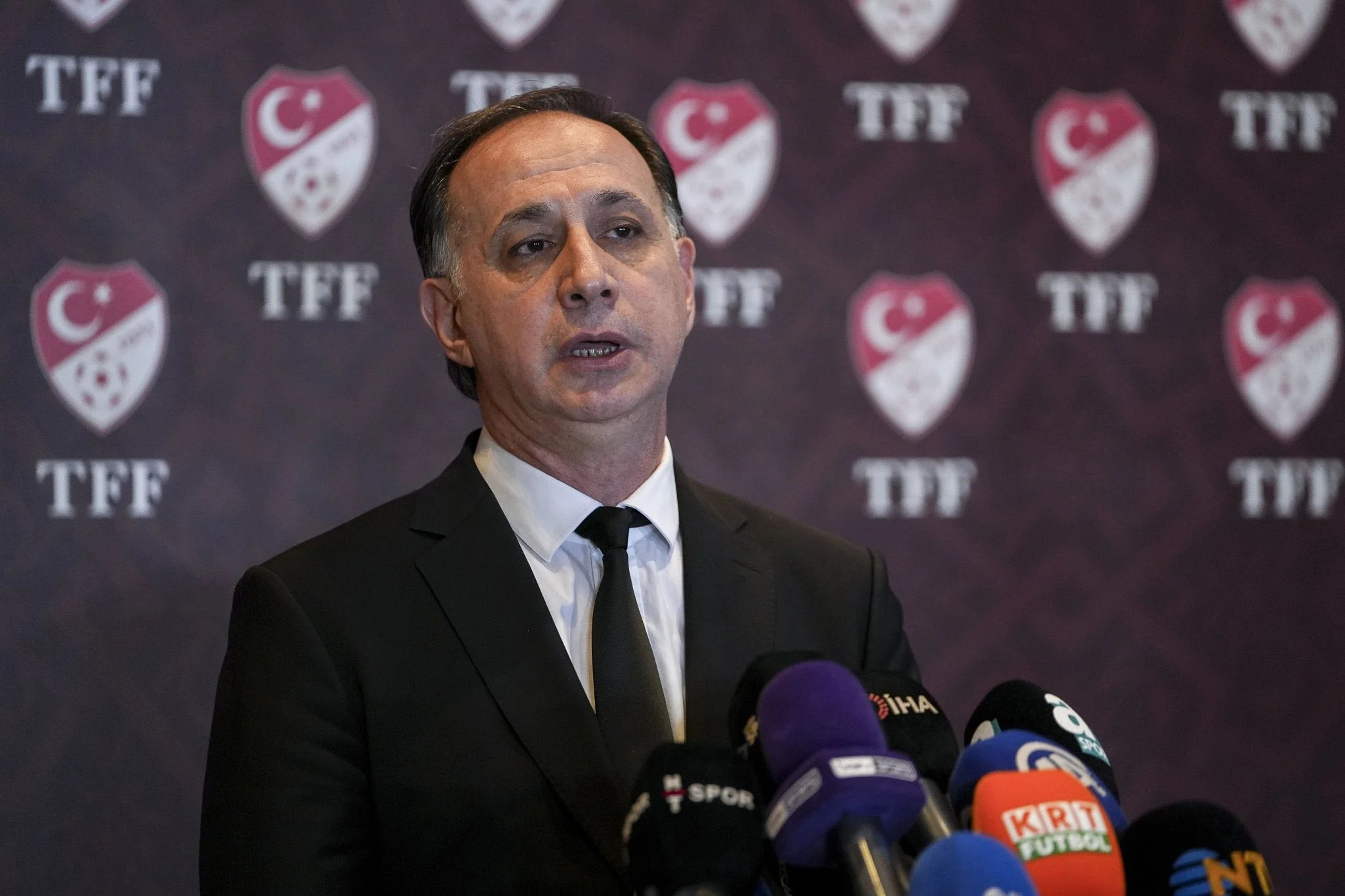 Türk futbolunda yeni dönem başlıyor, MHK Başkanı açıkladı: Hakemlere yaka kamerası, VAR kayıtları ve 8 saniye kuralı