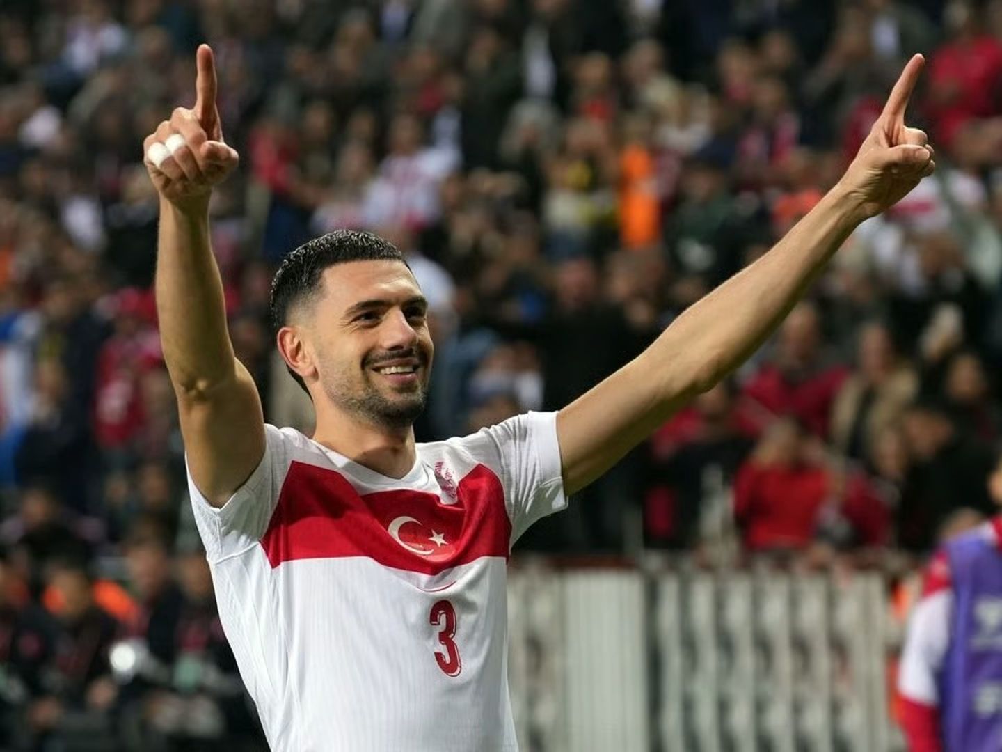 Merih Demiral'dan alkışlanacak hareket! 
